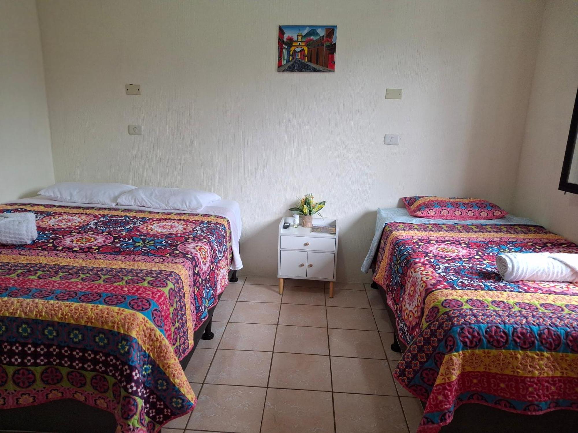 Blue Moon Hostel Antigua Eksteriør billede