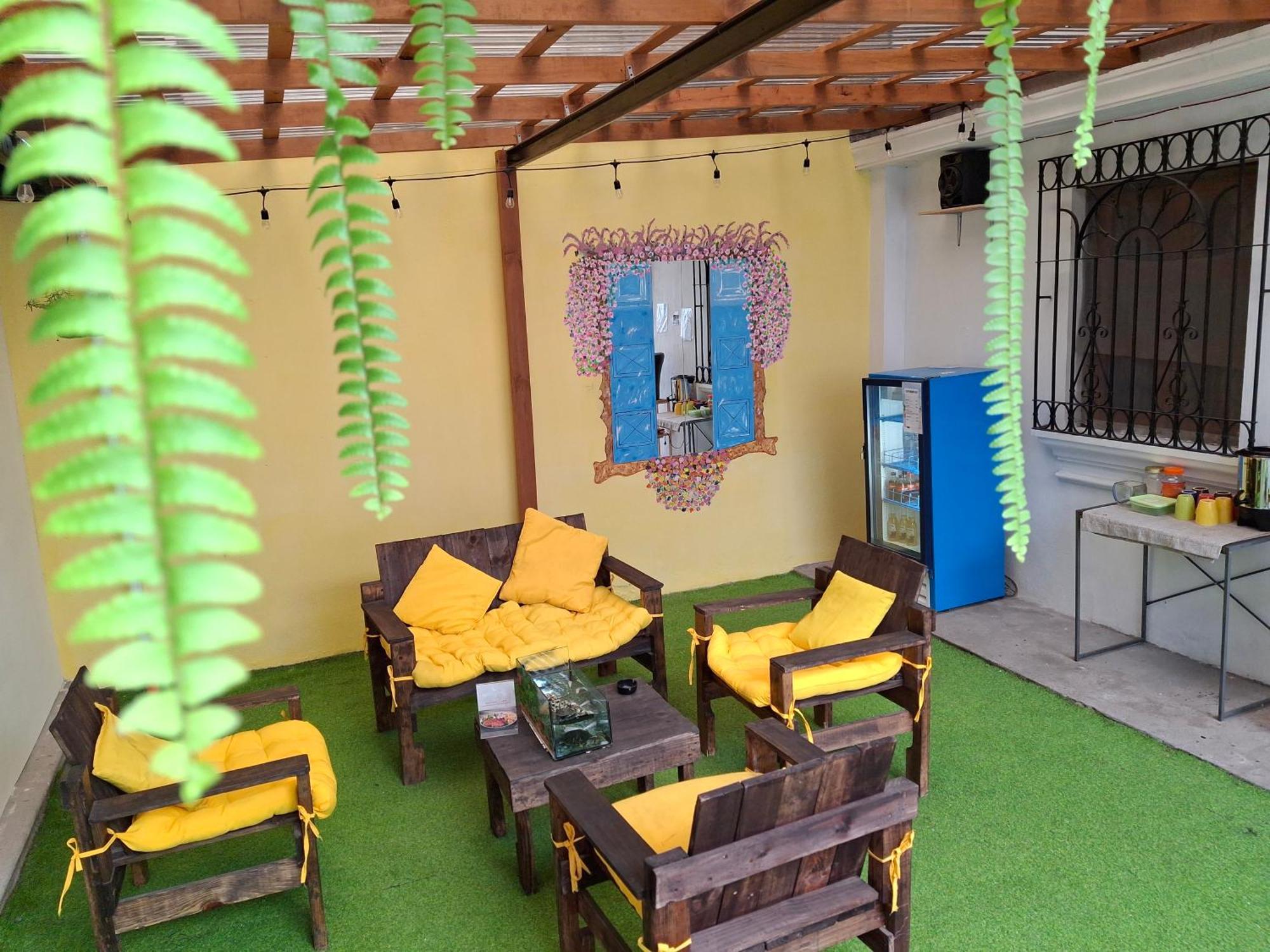 Blue Moon Hostel Antigua Eksteriør billede