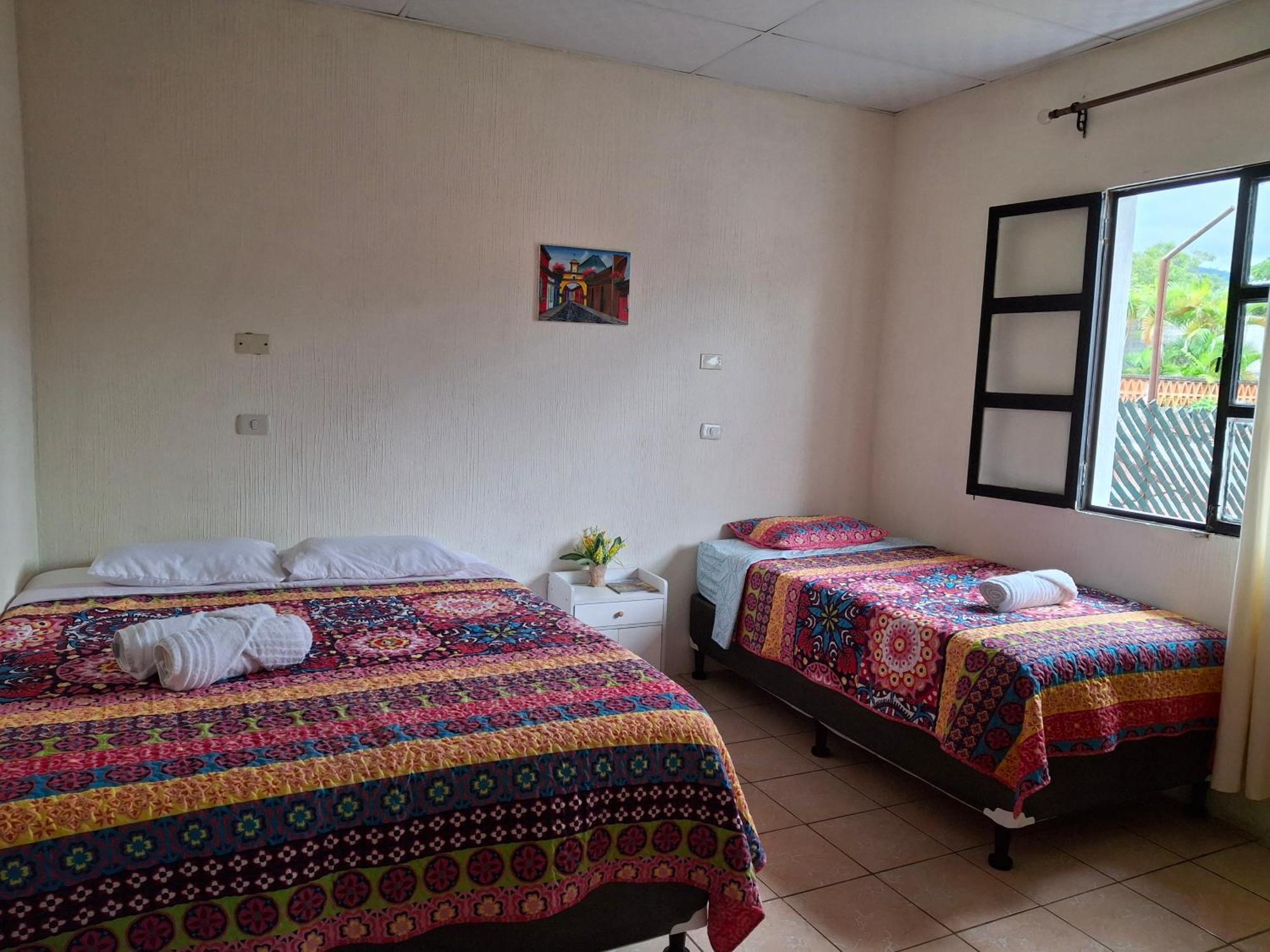 Blue Moon Hostel Antigua Eksteriør billede